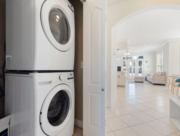 Luxurious 8 Bedroom Coastal Retreat in Destin - Perfect for Groups